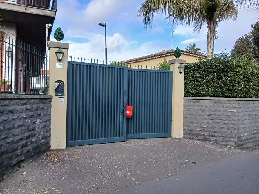 Immagine 10 di Locale commerciale in affitto  a Aci Bonaccorsi