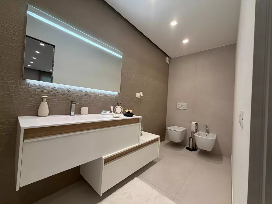 Immagine 27 di Villa in vendita  a Sant'agata Li Battiati