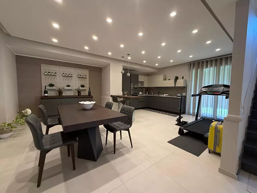 Immagine 5 di Villa in vendita  a Sant'agata Li Battiati