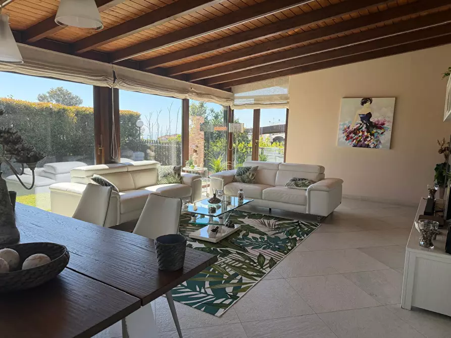 Immagine 11 di Villa in vendita  a Sant'agata Li Battiati