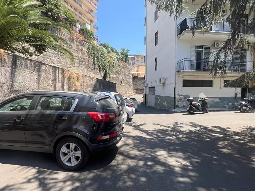 Immagine 9 di Locale commerciale in vendita  a San Gregorio Di Catania