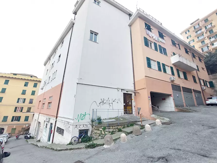Immagine 43 di Trilocale in vendita  in Passo della Zebra a Genova