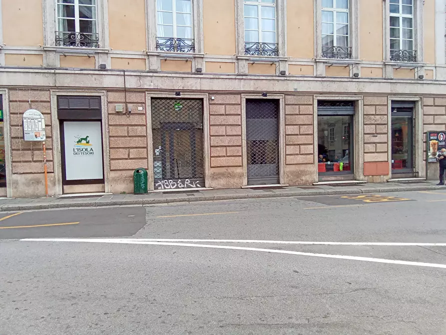 Immagine 1 di Locale commerciale in affitto  in Piazza della Nunziata 21 R a Genova