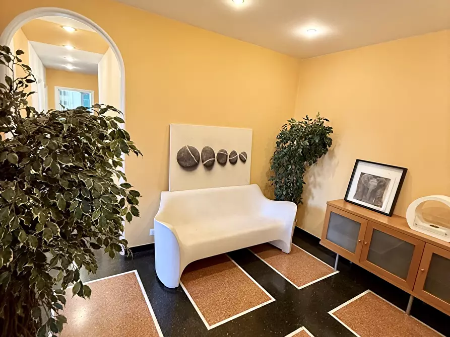 Immagine 5 di Pentalocale in vendita  in Via Fieschi a Genova