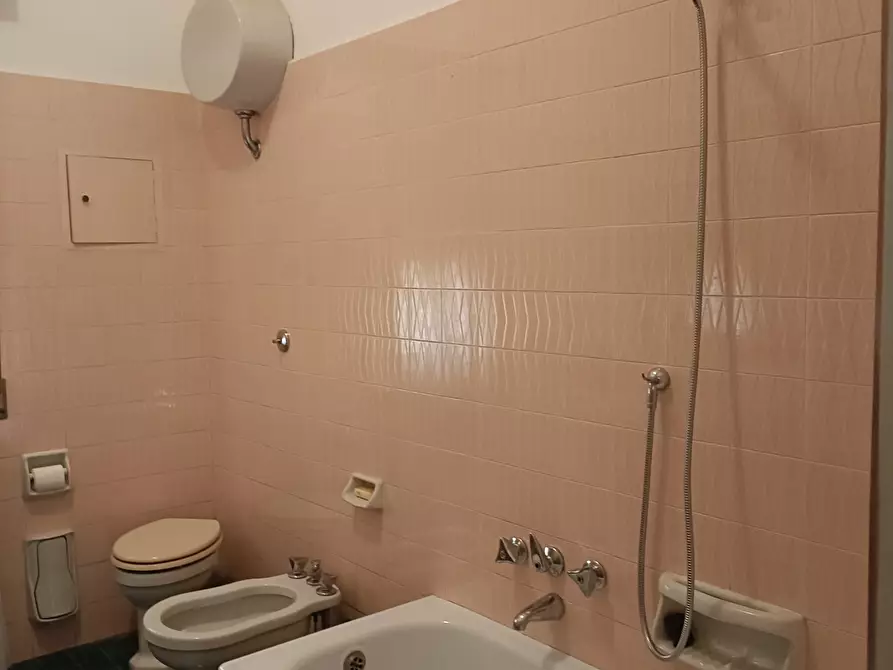 Immagine 49 di Attico in vendita  in Via Stefanina Moro 121 a Genova