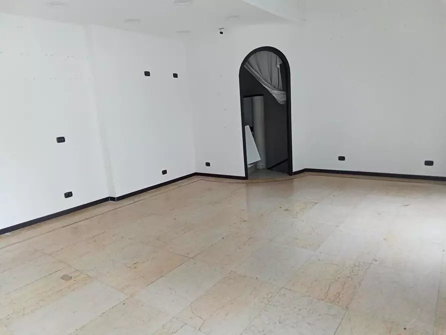Immagine 5 di Locale commerciale in affitto  in Piazza della Nunziata 21 R a Genova