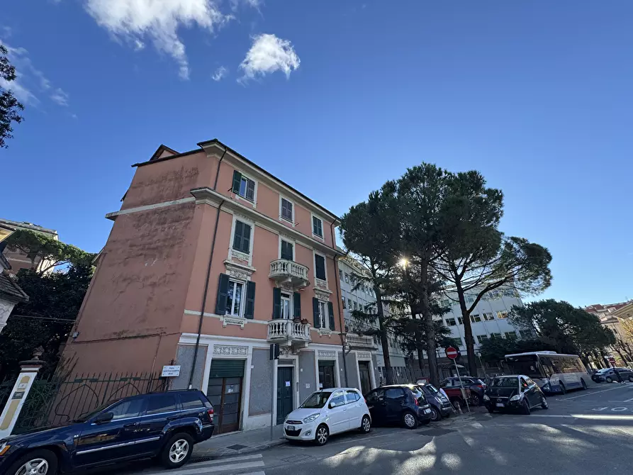 Immagine 1 di Pentalocale in vendita  in Piazza Caduti di Nassiriya 10 a Chiavari