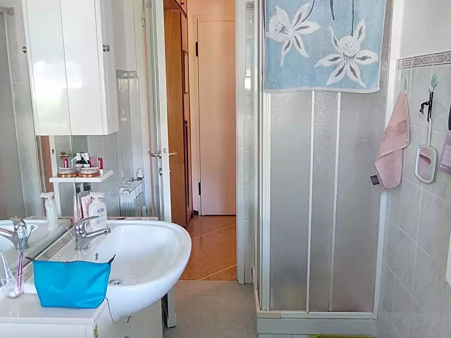 Immagine 12 di Bilocale in vendita  in Via Fratelli Bandiera 3 a Rapallo