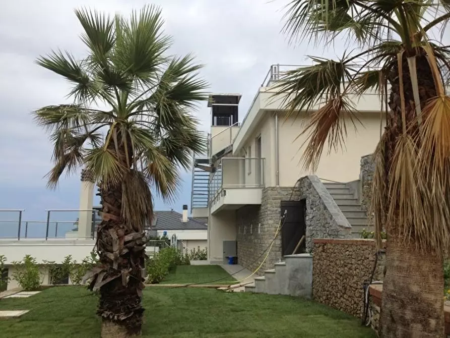 Immagine 2 di Villa in vendita  in Strada Panoramica San Bernardo 116-118 a Alassio