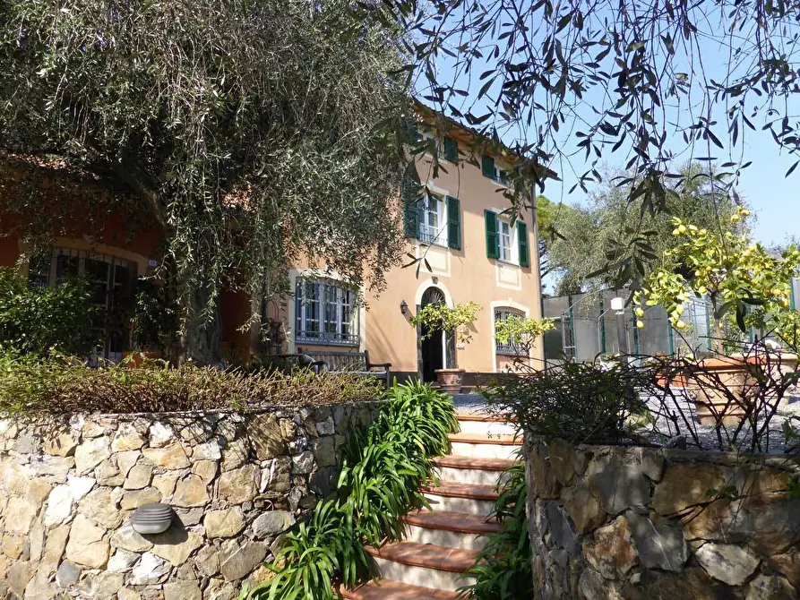 Immagine 1 di Villa in vendita  in zona Salada a Alassio