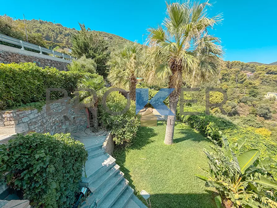 Immagine 6 di Villa in vendita  in Strada Panoramica San Bernardo 116-118 a Alassio