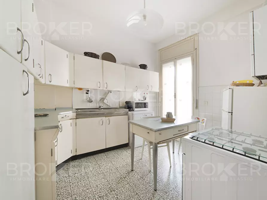 Immagine 12 di Pentalocale in vendita  in Via Don Aurelio Piccagli 12 a Alassio