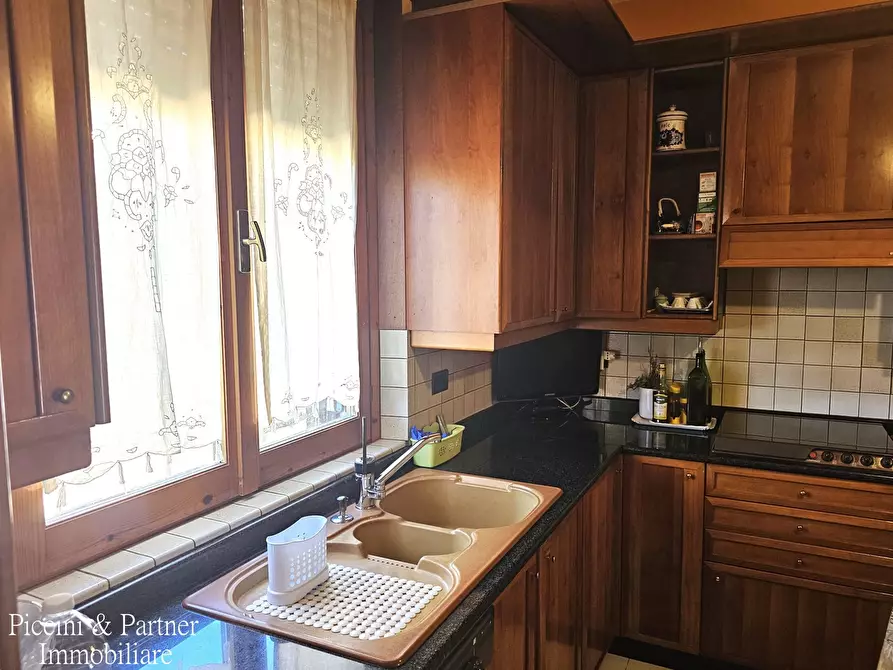 Immagine 7 di Pentalocale in vendita  in Via Ardigò a Perugia