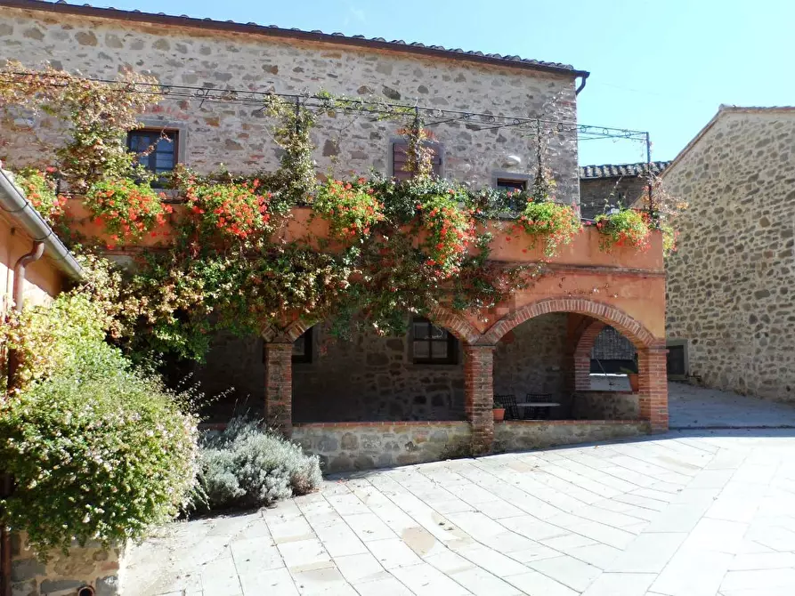 Immagine 32 di Trilocale in vendita  a Cortona