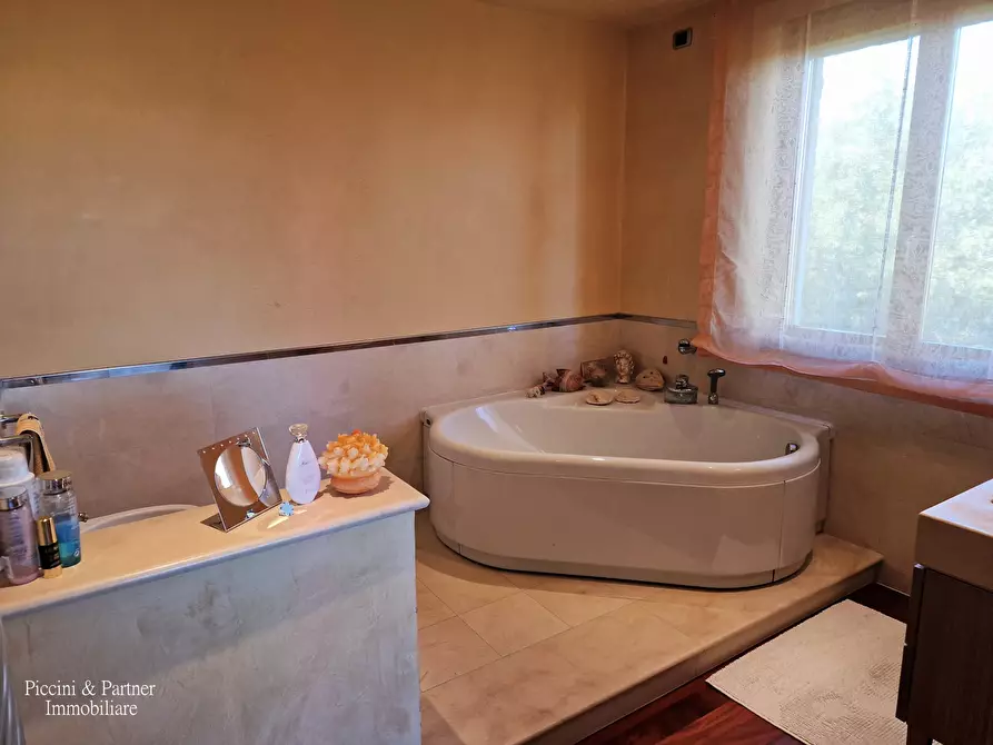 Immagine 60 di Villa in vendita  in Località Ferretto 48 a Castiglione Del Lago