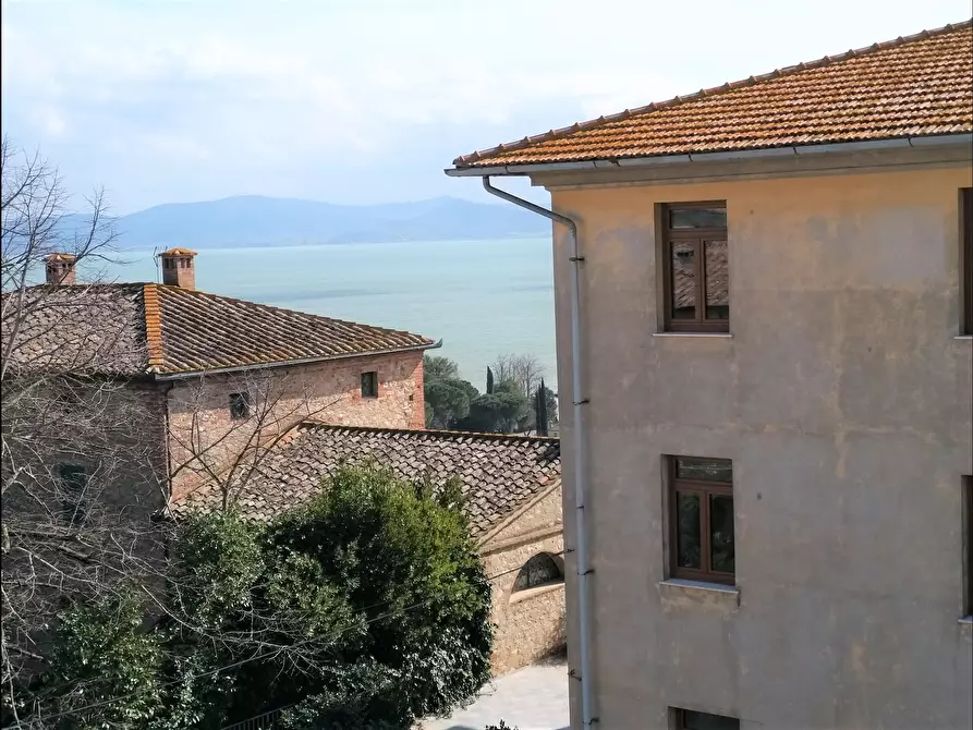 Immagine 28 di Quadrilocale in vendita  in Piazza Cesare Caporali 4 a Castiglione Del Lago
