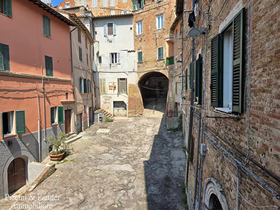 Immagine 54 di Pentalocale in vendita  in Via Imbriani 38 a Perugia
