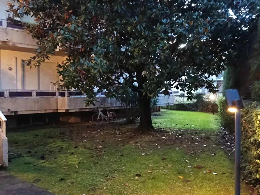 Immagine 1 di Pentalocale in vendita  in Via Marcello Garosi a Massa