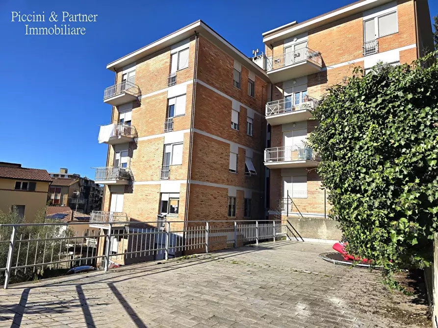 Immagine 1 di Pentalocale in vendita  in Via Beatrice 38 a Perugia