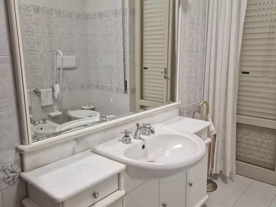 Immagine 34 di Quadrilocale in vendita  in Str. Tiberina Nord 159 a Perugia