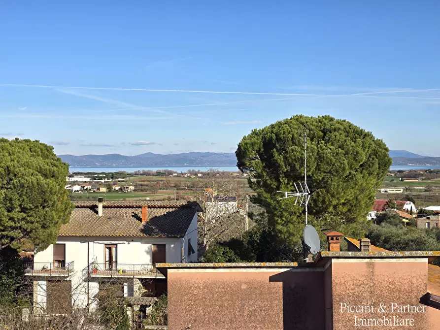 Immagine 15 di Quadrilocale in vendita  in Via Campania a Castiglione Del Lago