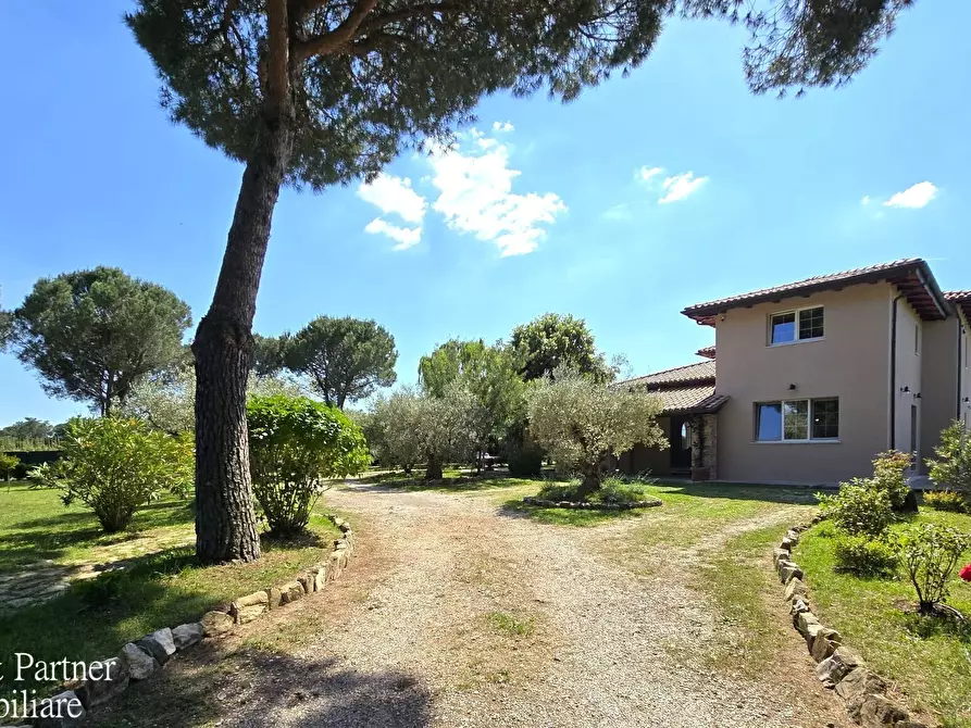 Immagine 2 di Villa in vendita  in Località Castagni 2 a Castiglione Del Lago
