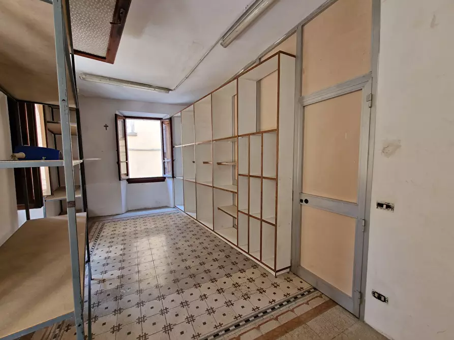 Immagine 23 di Locale commerciale in vendita  in Via del Popolo 2 a Città Di Castello