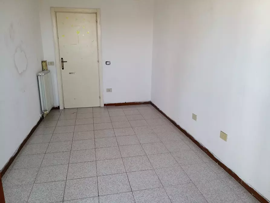 Immagine 15 di Trilocale in vendita  in Piazza Balilla 11 a Castiglione Del Lago