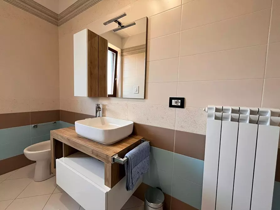 Immagine 29 di Quadrilocale in vendita  in Via Friuli a Castiglione Del Lago