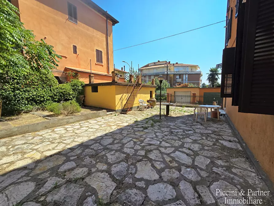 Immagine 21 di Pentalocale in affitto  in Via Cialdini 30 a Perugia