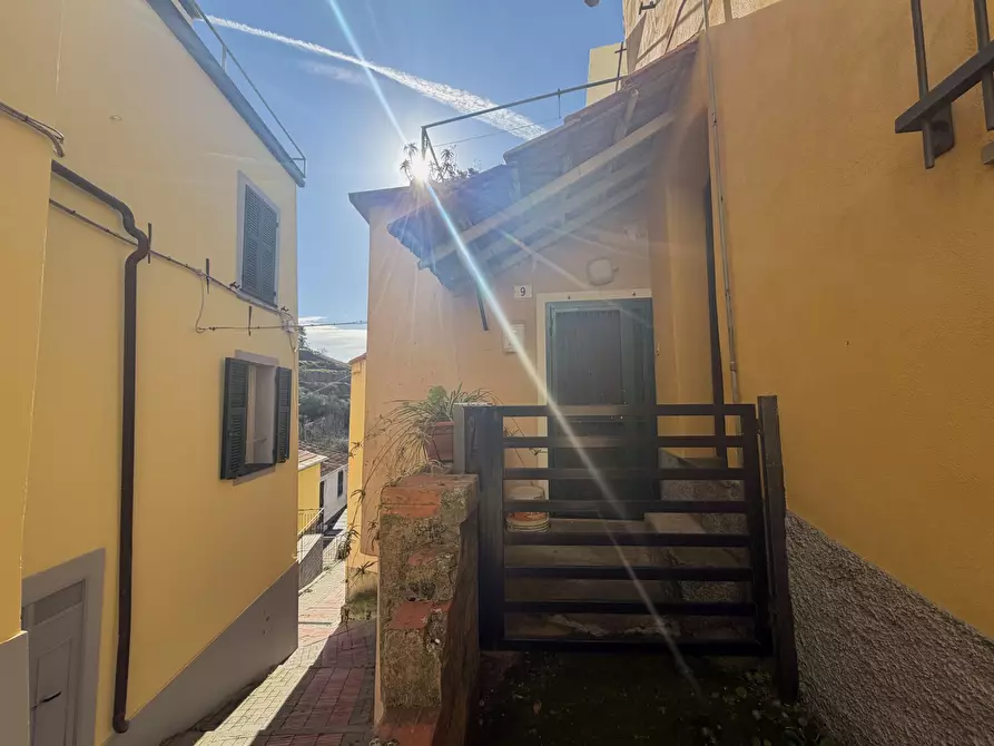 Immagine 1 di Porzione di casa in vendita  in Via Partigiani a Diano San Pietro