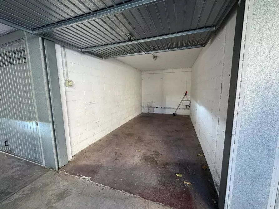 Immagine 2 di Garage in vendita  in Via Galileo Galilei 159 a San Remo