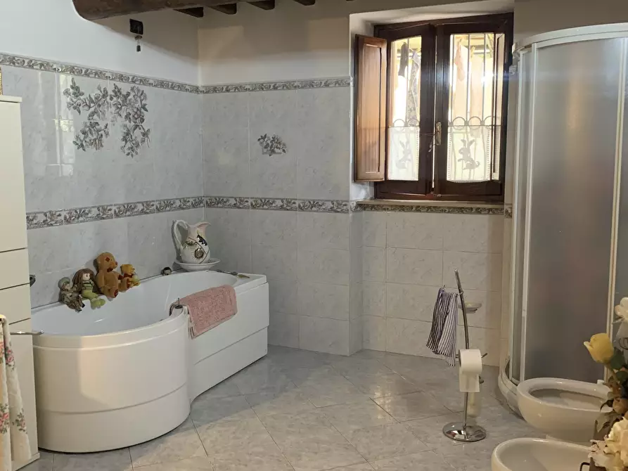 Immagine 10 di Porzione di casa in vendita  a Camaiore