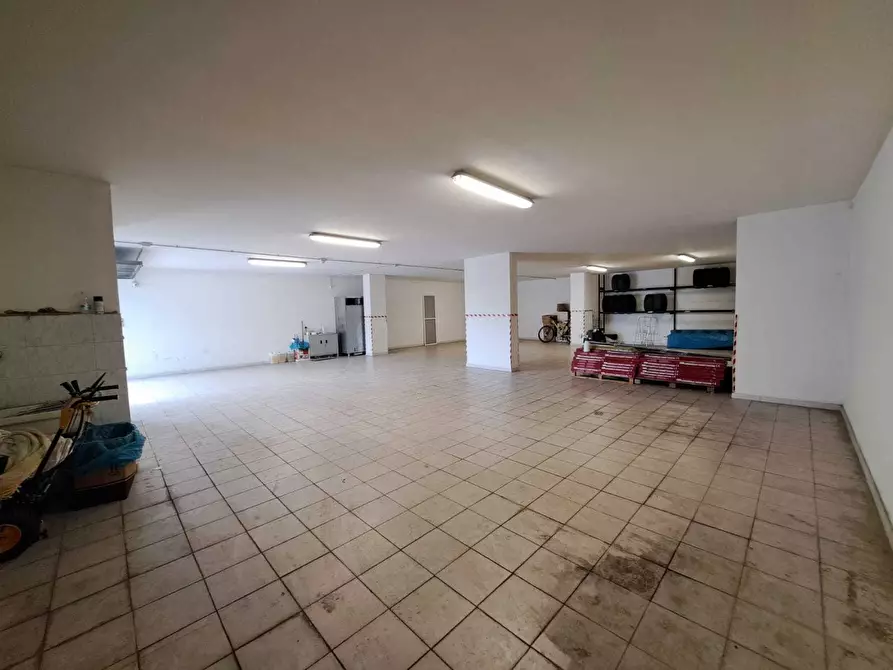 Immagine 7 di Locale commerciale in vendita  a Lanciano