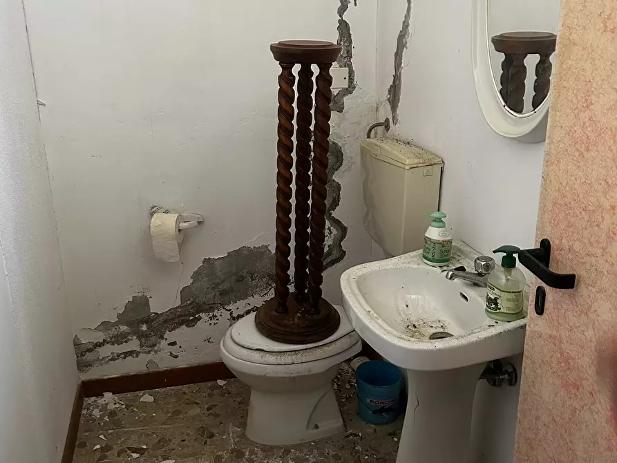 Immagine 13 di Ufficio in vendita  in VIA PER LANCIANO 52 a Santa Maria Imbaro