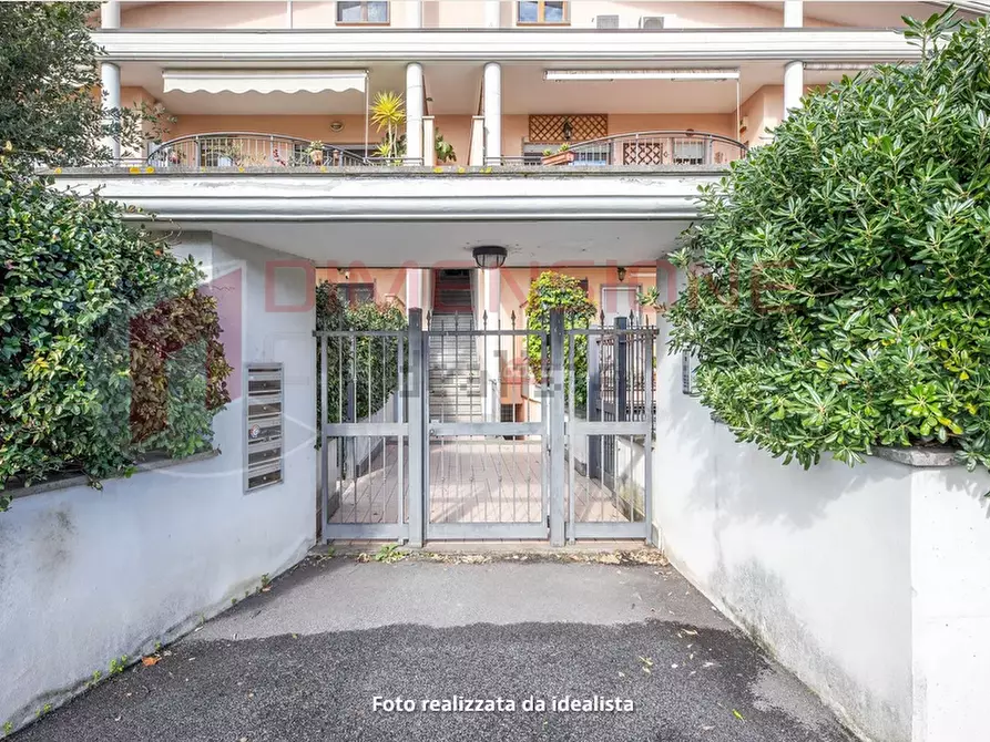 Immagine 29 di Quadrilocale in vendita  in Via delle due torri a Roma