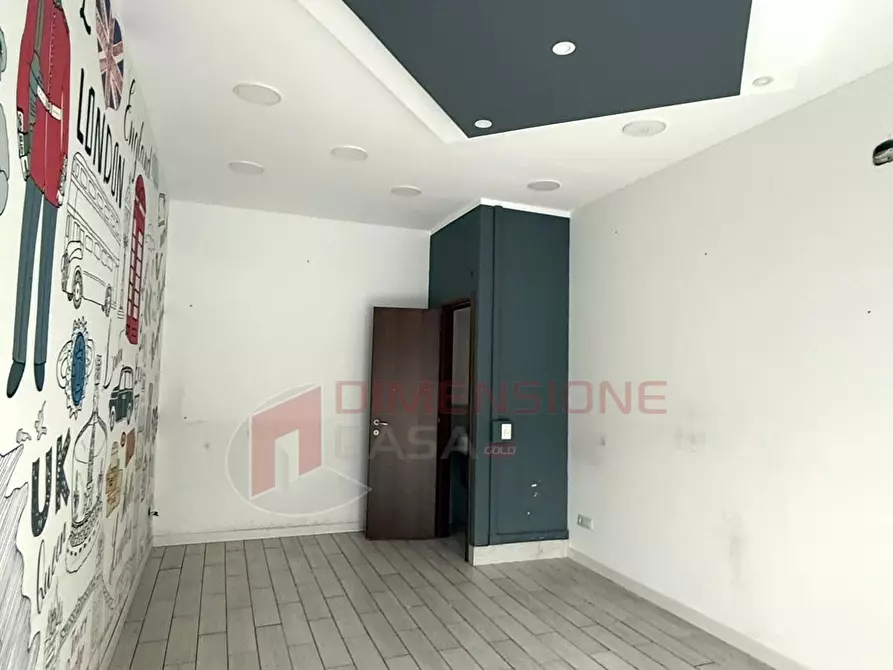 Immagine 7 di Locale commerciale in vendita  in via delle rondini a Roma