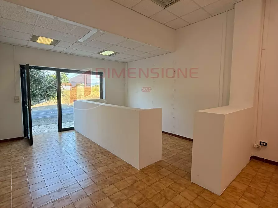 Immagine 1 di Locale commerciale in affitto  in Via della Riserva Nuova a Roma