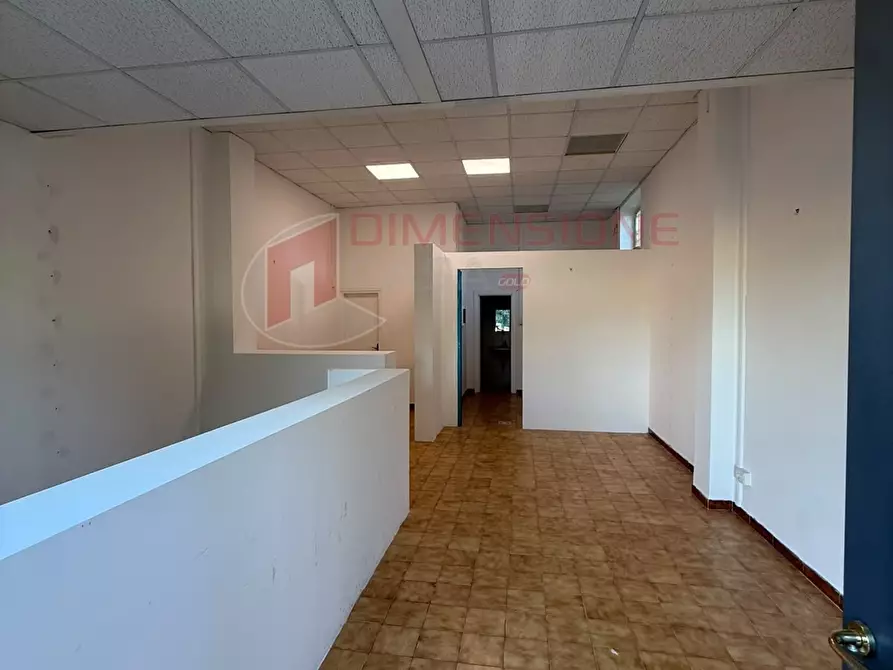 Immagine 3 di Locale commerciale in affitto  in Via della Riserva Nuova a Roma