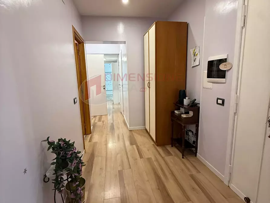 Immagine 2 di Quadrilocale in vendita  in Via Massa di San GiulianoVia di Massa San Giuliano a Roma