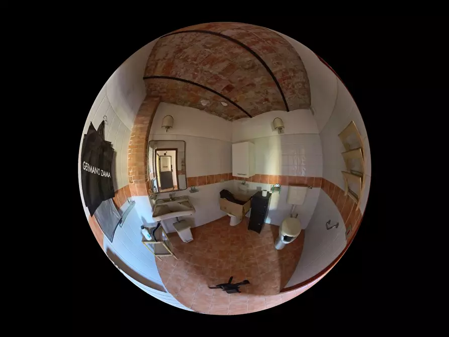 Immagine 29 di Locale commerciale in vendita  in Largo G. Roncacci 9 a Morlupo