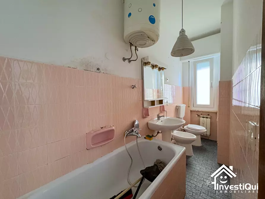 Immagine 24 di Bilocale in vendita  in Via Goffredo Mameli 63 a Pietra Ligure