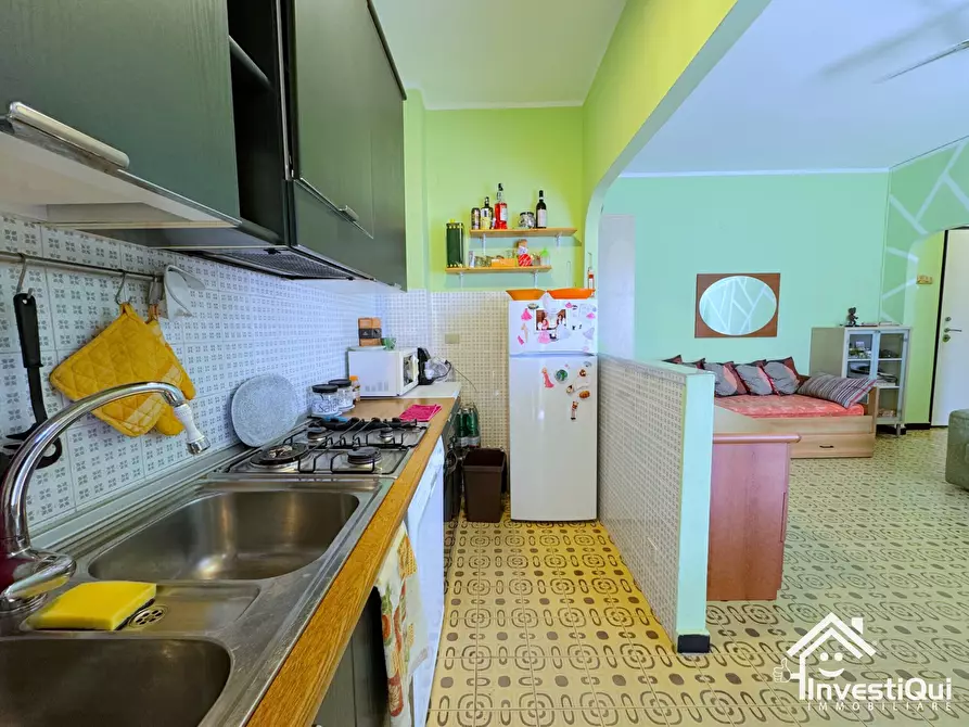 Immagine 10 di Bilocale in vendita  in Via Eugenio Montale 21 a Pietra Ligure