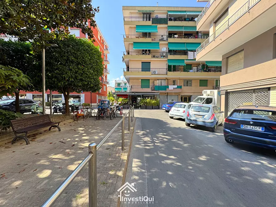 Immagine 44 di Trilocale in vendita  in Piazza della Vittoria 36 a Pietra Ligure