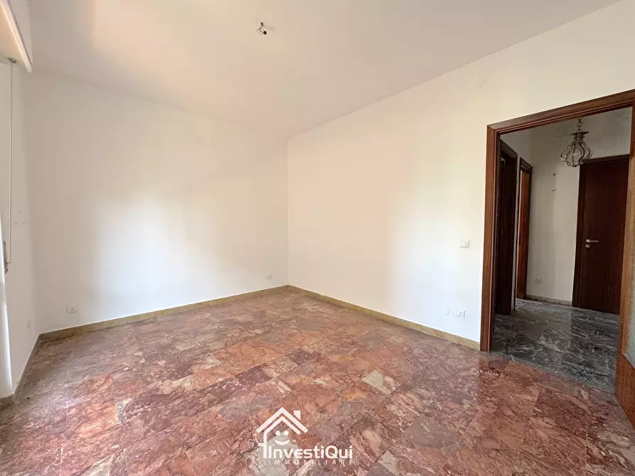 Immagine 7 di Bilocale in vendita  in Viale Riviera 40 a Pietra Ligure