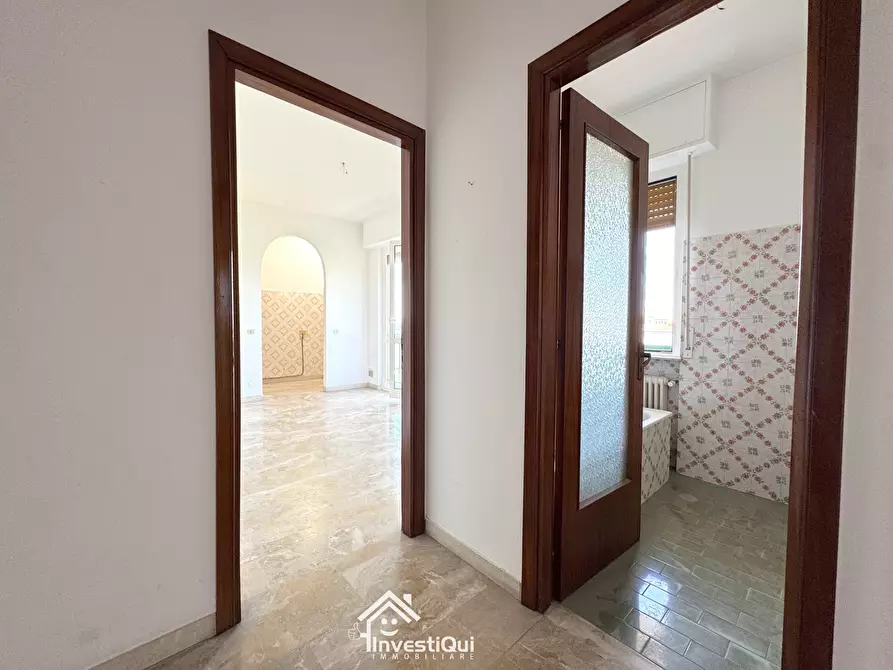 Immagine 26 di Bilocale in vendita  in Viale Riviera 22 a Pietra Ligure