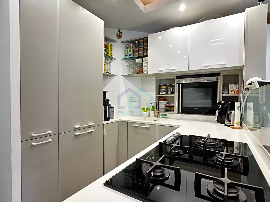 Immagine 7 di Quadrilocale in vendita  in Via Privata Vistamare 6 a Savona