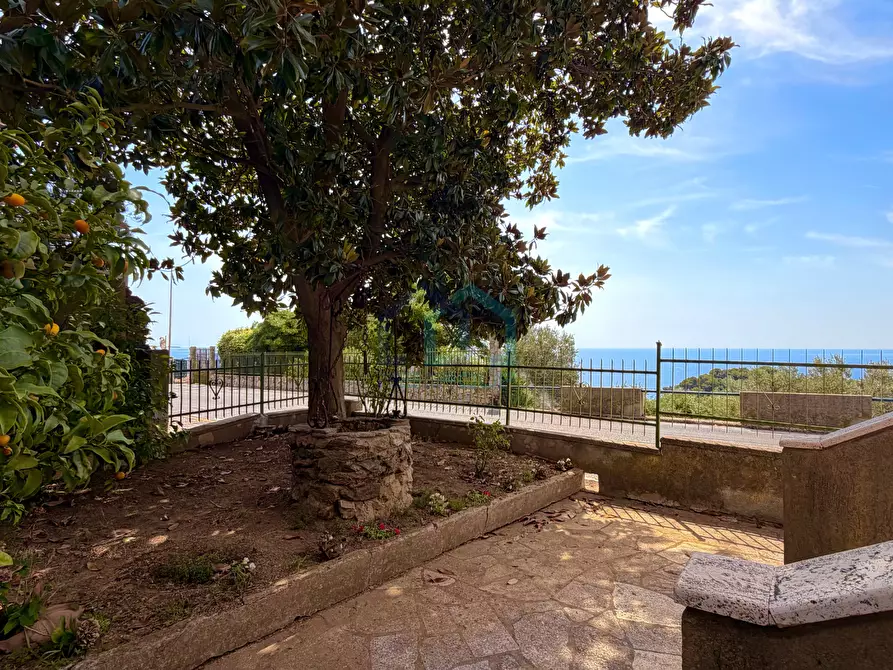 Immagine 15 di Villa in vendita  in Via Millelire 14 a Bergeggi
