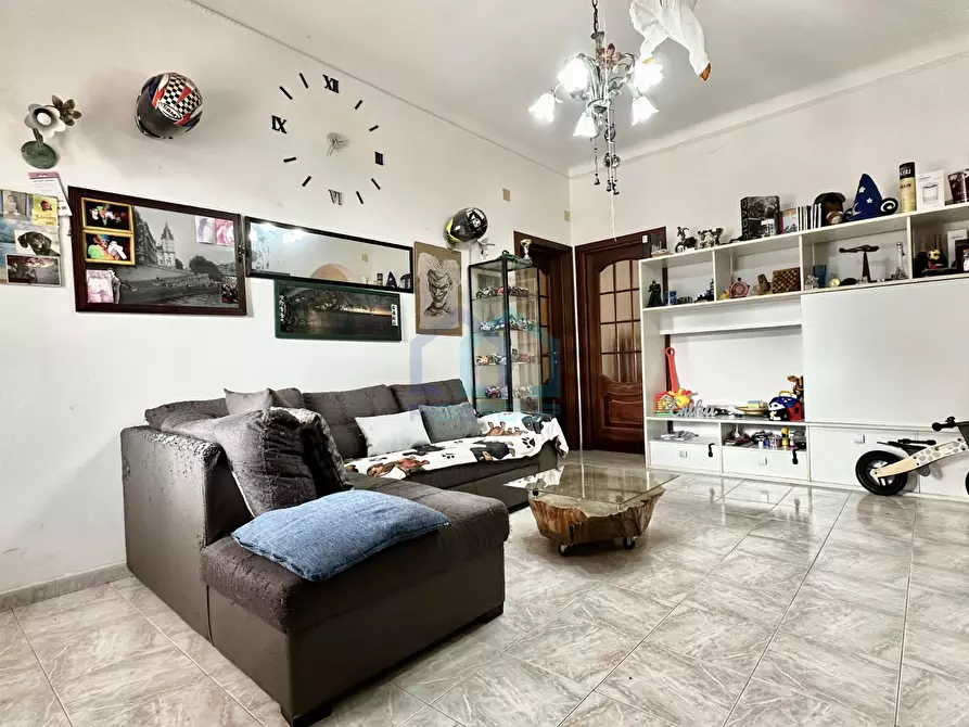 Immagine 4 di Pentalocale in vendita  in Via Savona 6 a Quiliano