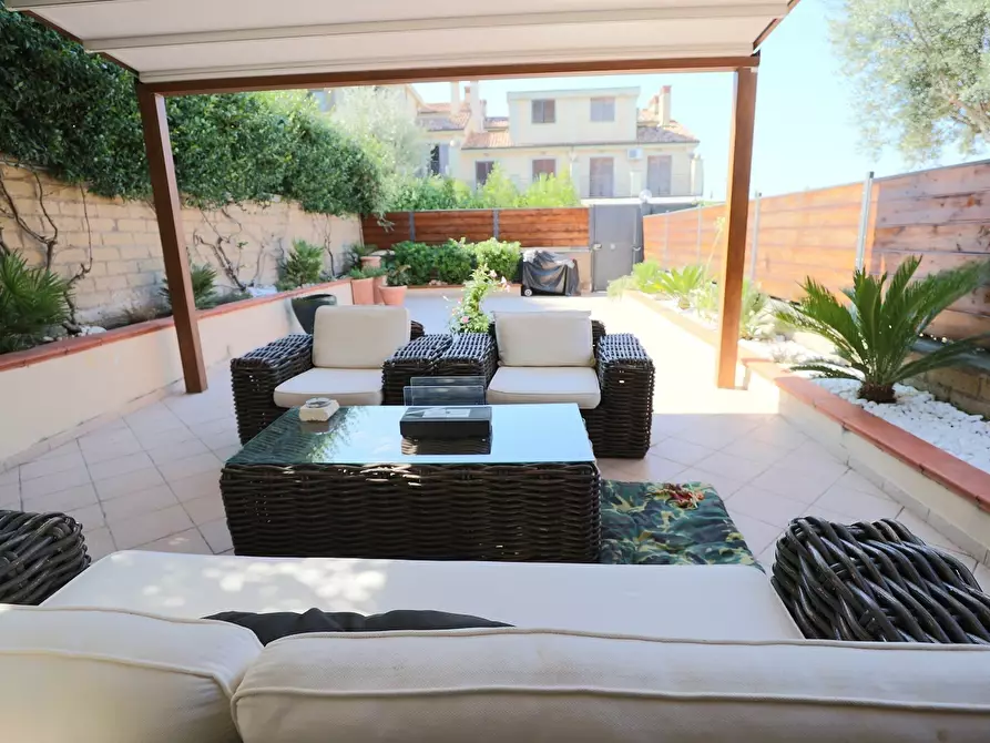 Immagine 2 di Villa in vendita  in Via di Marco Simone 80 a Guidonia Montecelio